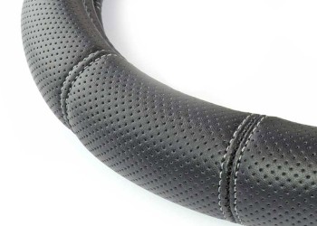 Amio - ΚΑΛΥΜΜΑ ΤΙΜΟΝΙΟΥ SWC-29-M 37-39cm ΔΙΑΤΡΗΤΟ ΜΑΥΡΟ ΜΕ ΓΚΡΙ ΡΑΦΗ - 1 Τεμ. (02566/AM)