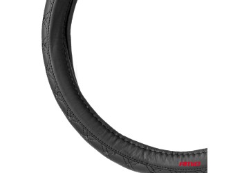 Amio - ΚΑΛΥΜΜΑ ΤΙΜΟΝΙΟΥ ΑΠΟ ΤΕΧΝΟΔΕΡΜΑ 37-39CM SWC-51-M ΣΕ ΜΑΥΡΟ ΧΡΩΜΑ ΜΕ ΜΑΥΡΕΣ ΡΑΦΕΣ - 1 ΤΕΜ. (03561/AM)