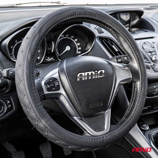 Amio - ΚΑΛΥΜΜΑ ΤΙΜΟΝΙΟΥ ΑΠΟ ΤΕΧΝΟΔΕΡΜΑ 37-39CM SWC-51-M ΣΕ ΜΑΥΡΟ ΧΡΩΜΑ ΜΕ ΜΑΥΡΕΣ ΡΑΦΕΣ - 1 ΤΕΜ. (03561/AM)