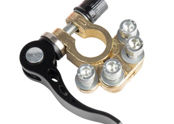 Amio - ΠΟΛΟΙ ΜΠΑΤΑΡΙΑΣ / ΑΚΡΟΔΕΚΤΕΣ 12V 40A ΜΕ ΣΦΙΓΚΤΗΡΕΣ & ΣΥΝΔΕΣΜΟΥΣ ΚΕΦΑΛΗΣ - 1 ΣΕΤ (04058/AM)