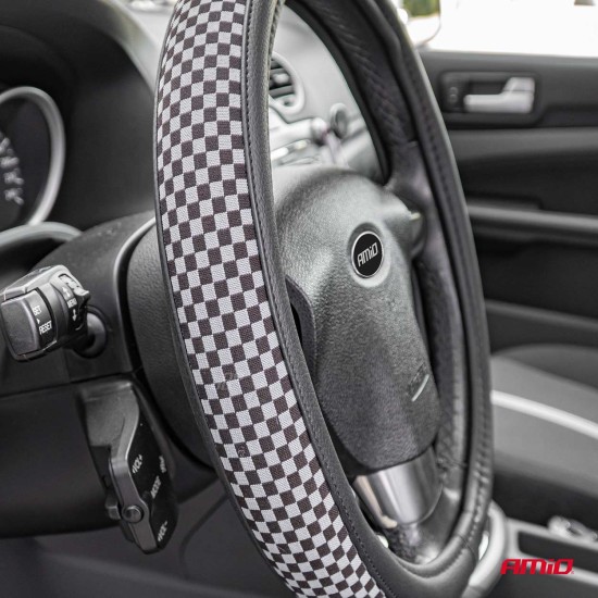 Amio - ΚΑΛΥΜΜΑ ΤΙΜΟΝΙΟΥ SWC-60 (M) 37>39cm ΜΑΥΡΟ ΜΕ ΣΧΕΔΙΟ ΑΣΠΡΟΜΑΥΡΗ ΣΚΑΚΙΕΡΑ - 1 ΤΕΜ. (04170/AM)