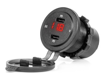 Amio - ΠΡΙΖΑ ΜΕ 2 ΘΥΡΕΣ USB-C ΚΑΙ ΨΗΦΙΑΚΟ ΒΟΛΤΟΜΕΤΡΟ ΜΕ ΚΑΠΑΚΙ 12/24V ΑΔΙΑΒΡΟΧΗ ΜΕ ΚΟΚΚΙΝΗ LED ΕΝΔΕΙΞΗ ΜΑΥΡΗ - 1 Τεμ. (04225/AM)