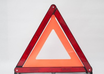 Amio - ΤΡΙΓΩΝΟ ΑΣΦΑΛΕΙΑΣ ΜΕ ΒΑΣΗ ΚΟΚΚΙΝΟ/ΠΟΡΤΟΚΑΛΙ EUROMICRO - 1 ΤΕΜ. (10006-299/AM)