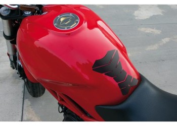 ΑΥΤΟΚΟΛΛΗΤΟ ΡΕΖΕΡΒΟΥΑΡ ΒΕΝΖΙΝΗΣ ΓΙΑ ΜΗΧΑΝΗ ΜΑΥΡΟ PRO-TANK X3