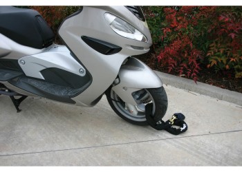 ΑΝΤΙΚΛΕΠΤΙΚΗ ΚΟΥΛΟΥΡΑ Kiton