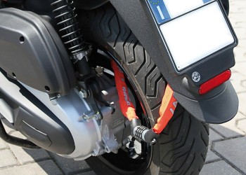 ΑΝΤΙΚΛΕΠΤΙΚΗ ΚΟΥΛΟΥΡΑ SNAKE COMBI ΜΕ ΜΑΥΡΟ ΥΦΑΣΜΑ  ΚΑΙ ΣΥΝΔΥΑΣΜΟ 4 ΨΗΦΙΩΝ  100cm 5,5mm LAMPA - 1 TEM.