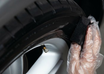 KIT ΑΝΑΝΕΩΣΗΣ ΚΑΙ ΠΡΟΣΤΑΣΙΑΣ ΕΛΑΣΤΙΚΩΝ ΣΕ ΜΑΥΡΟ ΧΡΩΜΑ QUIXX 75ml