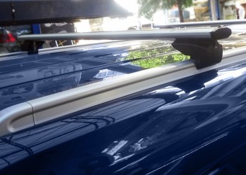 KIT ΜΕ ΜΠΑΡΕΣ ΟΡΟΦΗΣ ΓΙΑ FORD TRANSIT CONNECT ΜΕ FLUSH RAILS 2013+ ΑΛΟΥΜΙΝΙΟΥ ΜΕΝΑΒΟ (LINCE XL 8880/MB)