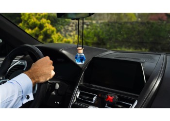 ΑΡΩΜΑΤΙΚΟ ΑΥΤΟΚΙΝΗΤΟΥ DIAMOND DUST ΚΡΕΜΑΣΤΟ ΜΕ ΑΡΩΜΑ OCEAN  ΣΕ ΣΧΗΜΑ ΔΙΑΜΑΝΤΙΟΥ LAMPA - 1 ΤΕΜ.