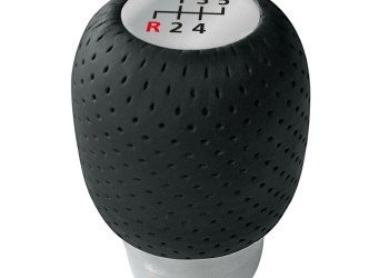 ΠΟΜΟΛΟ ΤΑΧΥΤΗΤΩΝ FORMULA GEAR 3 ΔΕΡΜΑΤΙΝΟ ΜΑΥΡΟ ΜΕ 2 ΑΥΤΟΚΟΛΛΗΤΑ ΕΝΔΕΙΞΗΣ ΤΑΧΥΤΗΤΩΝ 32mm (FIAT+OPEL)