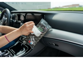 ΥΓΡΑ ΜΑΝΤΗΛΑΚΙΑ ΚΑΘΑΡΙΣΜΟΥ ΠΛΑΣΤΙΚΩΝ ΕΠΙΦΑΝΕΙΩΝ ΜΕ ΓΥΑΛΙΣΤΕΡΟ ΦΙΝΙΡΙΣΜΑ XL 24x22 cm LAMPA - 24 TEM.