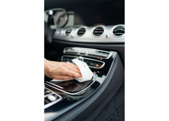 ΥΓΡΑ ΜΑΝΤΗΛΑΚΙΑ ΚΑΘΑΡΙΣΜΟΥ ΠΛΑΣΤΙΚΩΝ ΕΠΙΦΑΝΕΙΩΝ ΜΕ ΓΥΑΛΙΣΤΕΡΟ ΦΙΝΙΡΙΣΜΑ XL 24x22 cm LAMPA - 24 TEM.