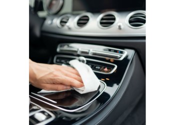 ΥΓΡΑ ΜΑΝΤΗΛΑΚΙΑ ΚΑΘΑΡΙΣΜΟΥ ΠΛΑΣΤΙΚΩΝ ΕΠΙΦΑΝΕΙΩΝ ΜΕ ΓΥΑΛΙΣΤΕΡΟ ΦΙΝΙΡΙΣΜΑ XL 24x22 cm LAMPA - 24 TEM.