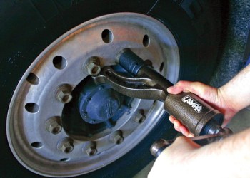 ΚΛΕΙΔΙ ΜΠΟΥΛΟΝΙΩΝ ΦΟΡΤΗΓΟΥ ΒΑΡΕΩΣ ΤΥΠΟΥ 1:58 32/33mm (ΡΩΣΙΚΟ)