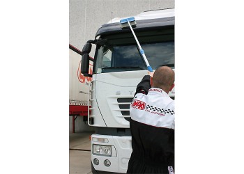 ΒΟΥΡΤΣΑ ΠΛΥΣΙΜΑΤΟΣ ΜΕ ΤΗΛΕΣΚΟΠΙΚΟ ΚΟΝΤΑΡΙ 140>240cm ΦΟΡΤΗΓΩΝ ΜΕ ΑΝΤΑΠΤΟΡΑ ΓΙΑ ΠΑΡΟΧΗ ΝΕΡΟΥ