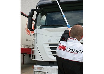 ΒΟΥΡΤΣΑ ΠΛΥΣΙΜΑΤΟΣ ΜΕ ΤΗΛΕΣΚΟΠΙΚΟ ΚΟΝΤΑΡΙ 140>240cm ΦΟΡΤΗΓΩΝ ΜΕ ΑΝΤΑΠΤΟΡΑ ΓΙΑ ΠΑΡΟΧΗ ΝΕΡΟΥ